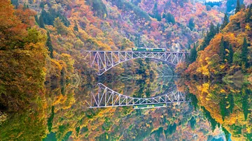 福島県 三島町 紅葉の只見川第一橋梁