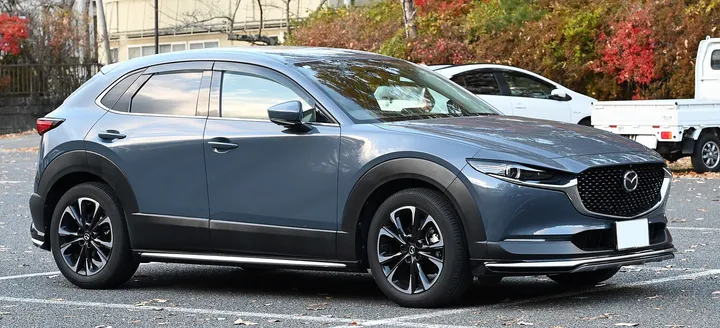マツダ CX-30（青）
