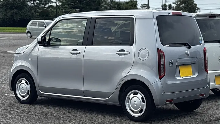 ホンダ N-WGN（銀）