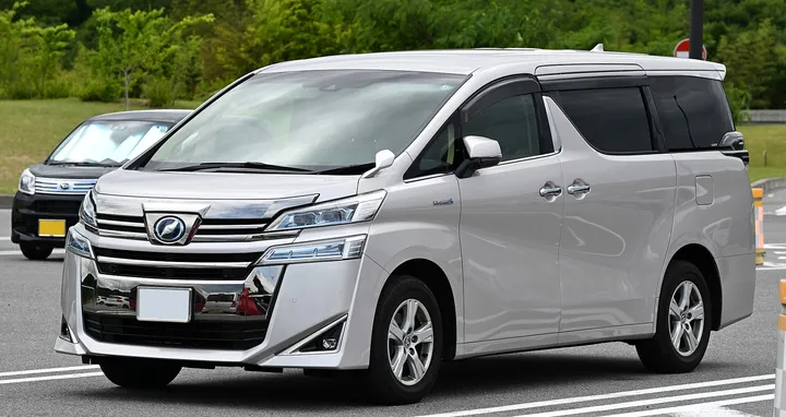 トヨタ ヴェルファイア（銀）