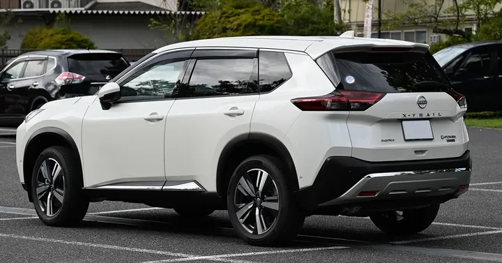 日産 エクストレイル（白）