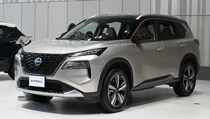 日産 エクストレイル（銀）