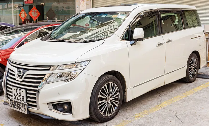 日産 エルグランド（白）
