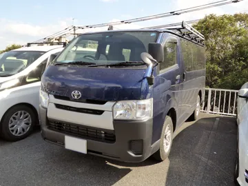 トヨタ レジアスエース（200系。ハイエースの兄弟車）