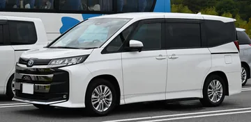 トヨタ ノア（90系。ヴォクシーと兄弟車）