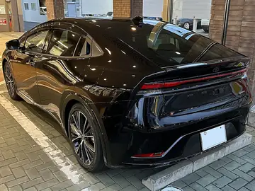 トヨタ プリウス（5代目・後ろから）