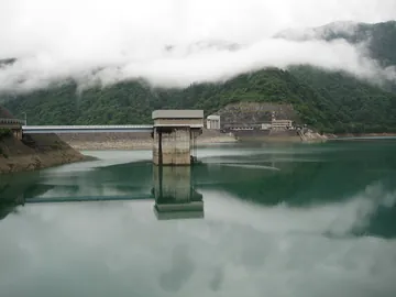 手取川ダムのダム湖（石川県白山市・手取川の上流）