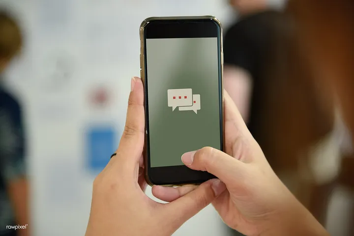 スマートフォンで連絡する