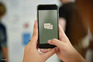 スマートフォンで連絡する