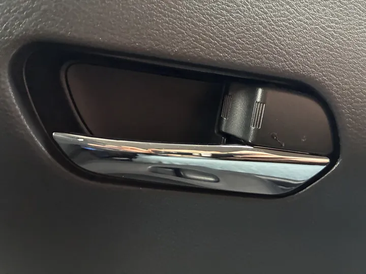 車の内側のドアハンドル