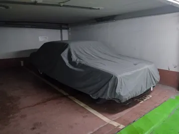 カバーをかけた車