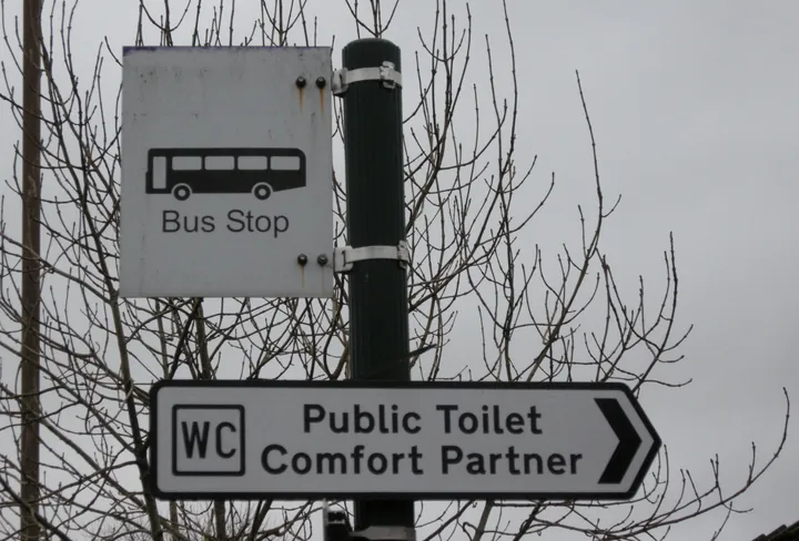 公衆トイレの案内標識