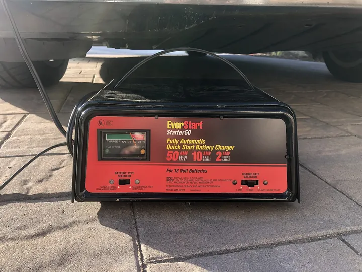 バッテリー充電器