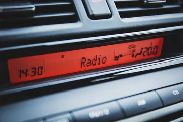 車のラジオの表示