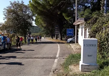 スロベニアとイタリアの国境の道