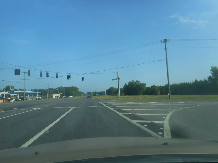 交差点の左折の車線（車の中から）