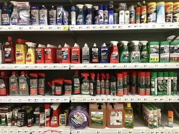 店に並ぶ車の手入れ用品