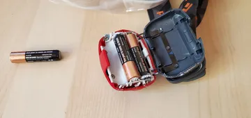 乾電池と小さなライト