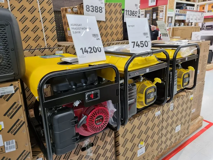 店に並ぶ発電機