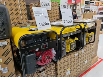 店に並ぶ発電機