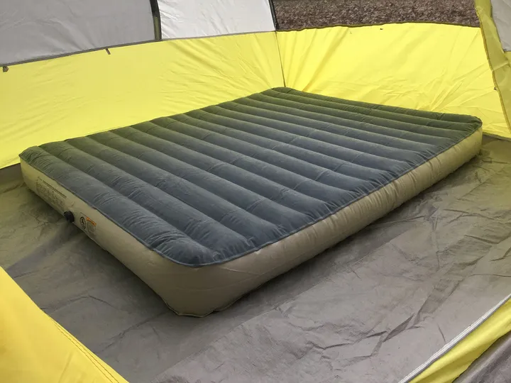 空気を入れるマット