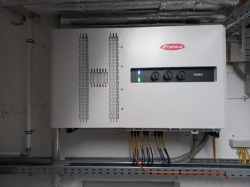 インバーター（電気を変える機械）
