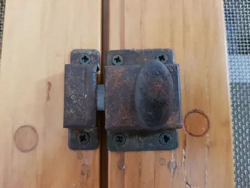 扉の留め金