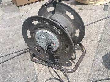 電気の線を巻くリール