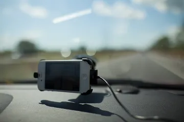 ダッシュボードのスマートフォン