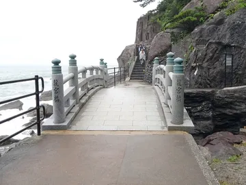 桂浜の龍宮橋（高知県高知市）
