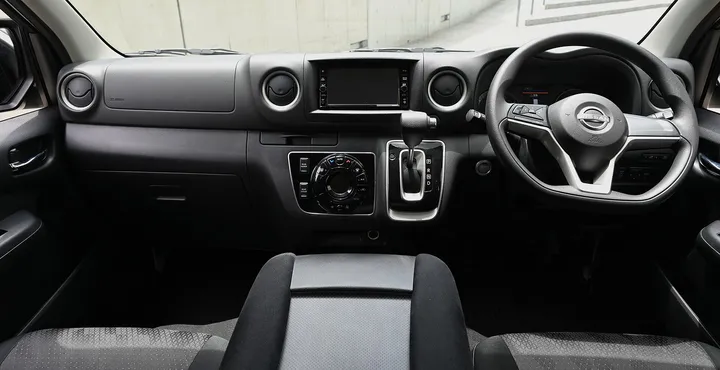 バンの運転席まわり