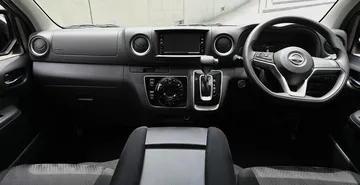 バンの運転席まわり