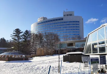 雪の日のホテル