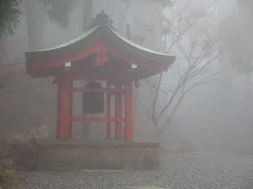 比叡山 延暦寺 霧の中の鐘楼