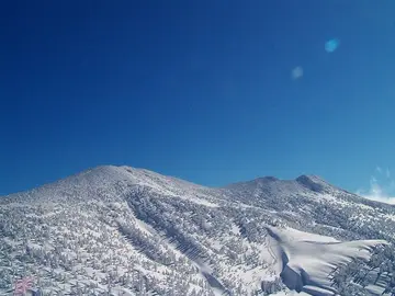 青森県 八甲田 赤倉岳と井戸岳(雪)
