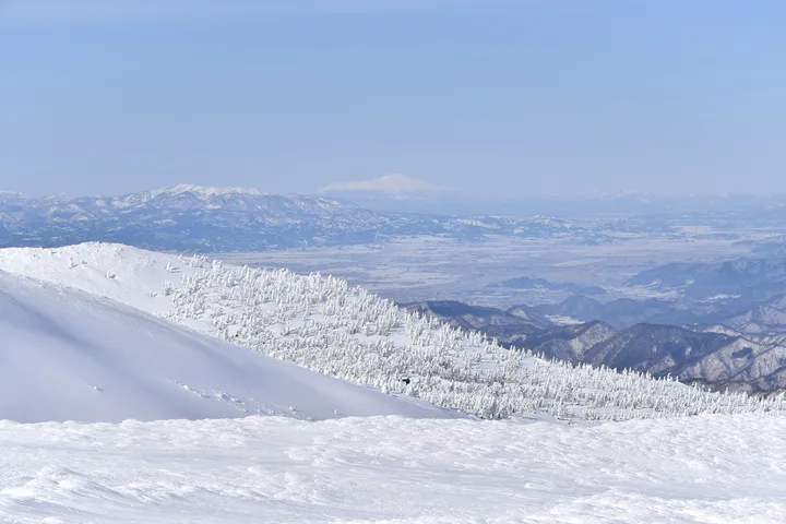 宮城県 蔵王連峰の樹氷と雪景色