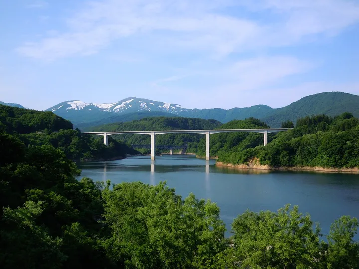山形県 月山湖と月山