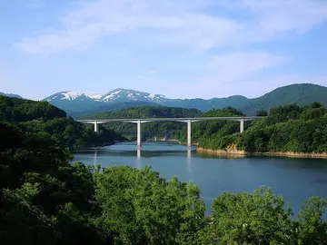 山形県 月山湖と月山