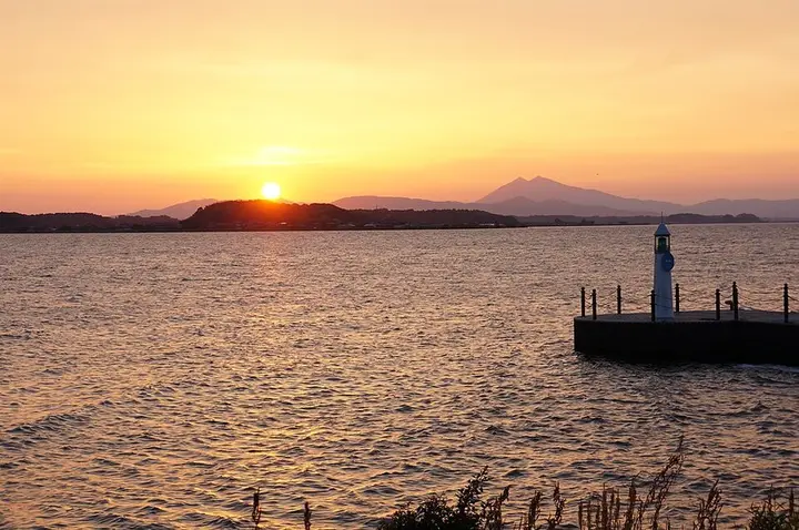 茨城県 霞ヶ浦の夕日と筑波山