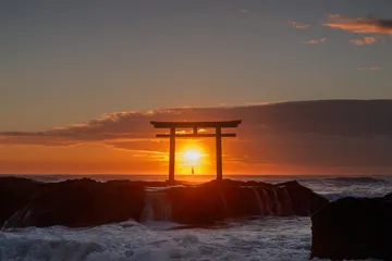 茨城県 大洗 海岸の鳥居と日の出