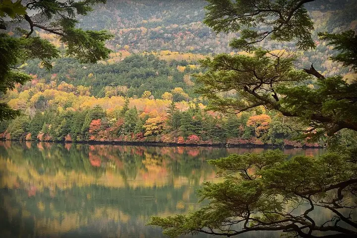 栃木県 奥日光 湯ノ湖の紅葉
