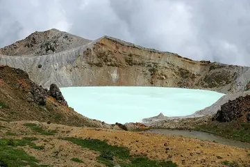 群馬県 草津白根山 湯釜
