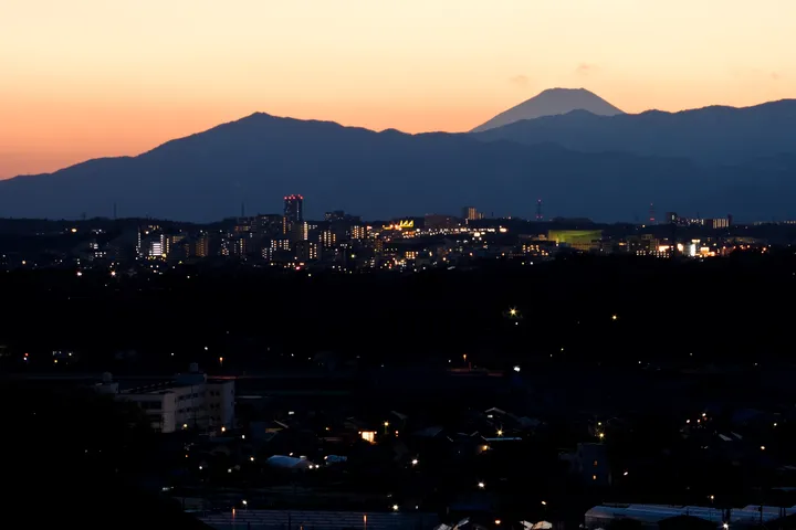 神奈川県 横浜 川和富士公園から見た大山と富士山の夕景