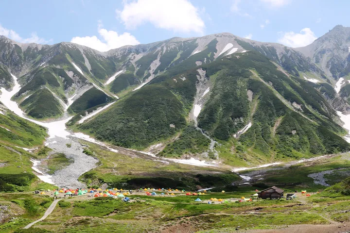 富山県 立山 雷鳥沢キャンプ場と真砂岳