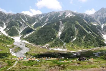 富山県 立山 雷鳥沢キャンプ場と真砂岳