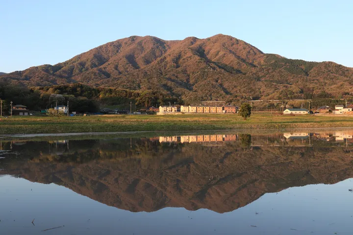 福井県 敦賀 野坂岳と水田の映り込み