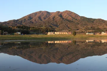 福井県 敦賀 野坂岳と水田の映り込み