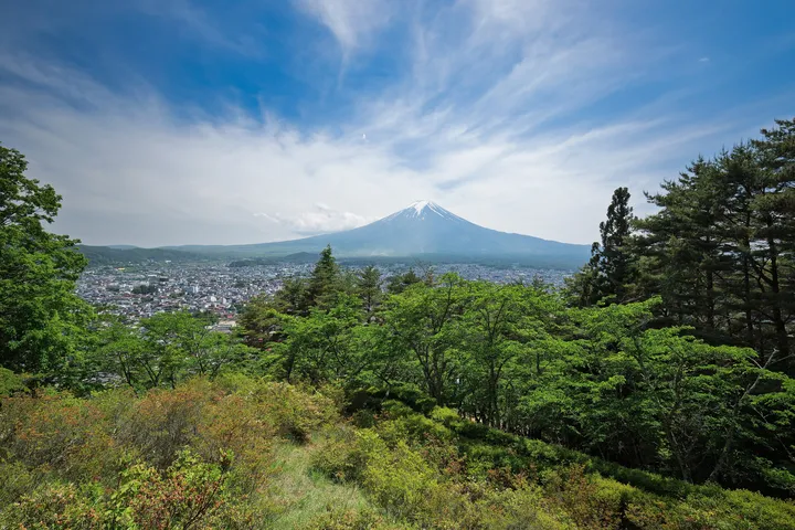 山梨県 富士吉田 新倉山浅間公園から望む富士山
