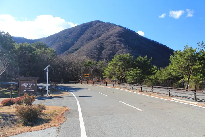山梨県 富士河口湖 本栖湖キャンプ場から見た竜ヶ岳