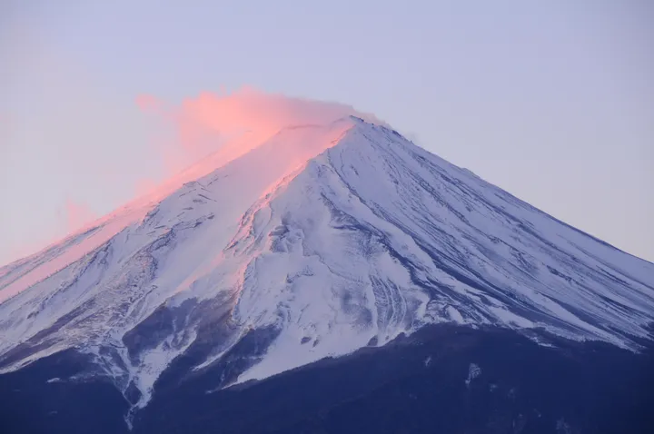 山梨県から見た朝焼けの富士山（北北東側）